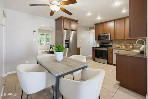 Dining - 2314 E Montecito Ave, Phoenix, AZ 85016 photo 1 of 1