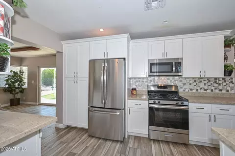 Kitchen - 2032 E Cheery Lynn Rd, Phoenix, AZ 85016 photo 3 of 3