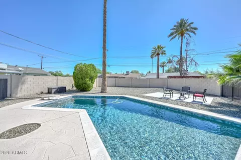 Exterior - 2032 E Cheery Lynn Rd, Phoenix, AZ 85016 photo 5 of 10