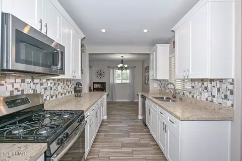 Kitchen - 2032 E Cheery Lynn Rd, Phoenix, AZ 85016 photo 1 of 3