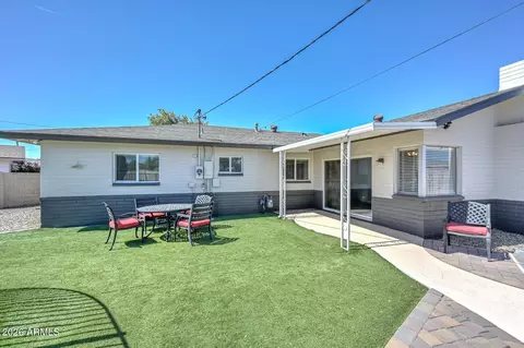 Exterior - 2032 E Cheery Lynn Rd, Phoenix, AZ 85016 photo 6 of 10