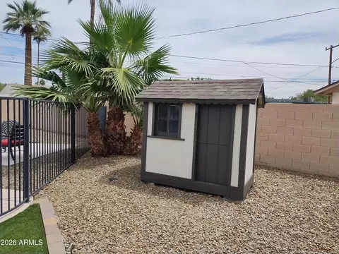 Exterior - 2032 E Cheery Lynn Rd, Phoenix, AZ 85016 photo 8 of 10