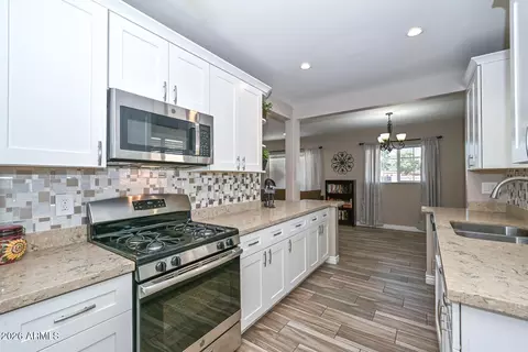 Kitchen - 2032 E Cheery Lynn Rd, Phoenix, AZ 85016 photo 2 of 3