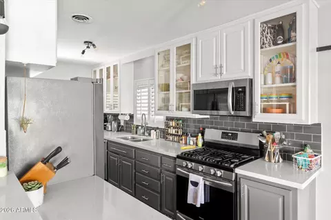 Kitchen - 4021 N 8th Ave, Phoenix, AZ 85013 photo 1 of 3