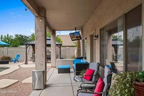 Exterior - 2011 W Branham Ln, Phoenix, AZ 85041 photo 7 of 10