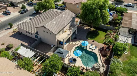 View/Area - 2011 W Branham Ln, Phoenix, AZ 85041 photo 3 of 4