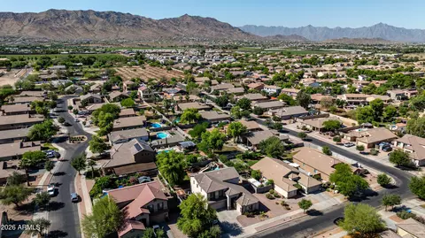 View/Area - 2011 W Branham Ln, Phoenix, AZ 85041 photo 2 of 4