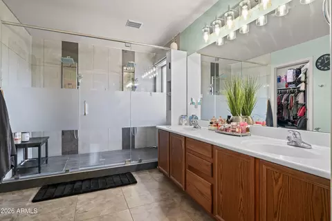 Bath - 2011 W Branham Ln, Phoenix, AZ 85041 photo 3 of 5
