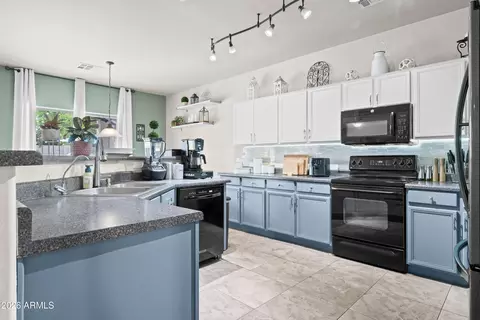 Kitchen - 2011 W Branham Ln, Phoenix, AZ 85041 photo 3 of 3