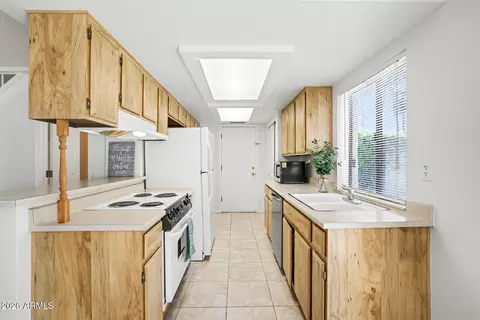 Kitchen - 4810 Euclid Ave #1, Phoenix, AZ 85044 photo 1 of 2