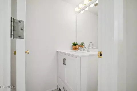 Bath - 4810 Euclid Ave #1, Phoenix, AZ 85044 photo 2 of 4
