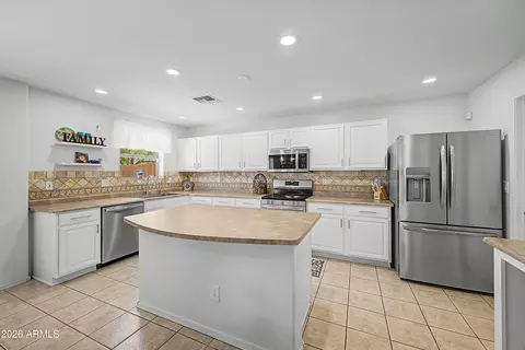 Kitchen - 1821 E Patrick Ln, Phoenix, AZ 85024 photo 2 of 2