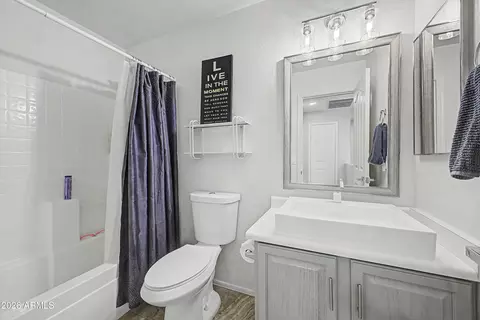 Bath - 1821 E Patrick Ln, Phoenix, AZ 85024 photo 4 of 4