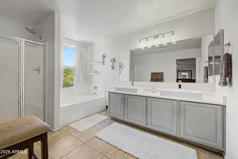 Bath - 1821 E Patrick Ln, Phoenix, AZ 85024 photo 2 of 4