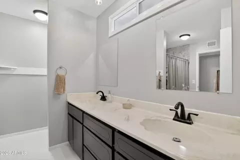 Bath - 1409 E Watson Dr, Tempe, AZ 85283 photo 1 of 3