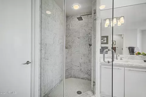 Bath - 1040 E Osborn Rd #402, Phoenix, AZ 85014 photo 5 of 8