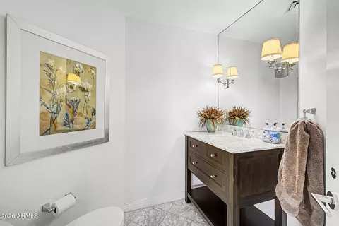 Bath - 1040 E Osborn Rd #402, Phoenix, AZ 85014 photo 1 of 8