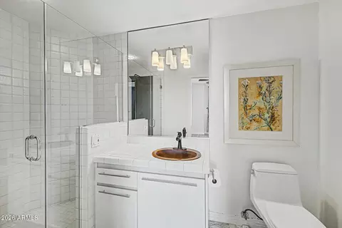 Bath - 1040 E Osborn Rd #402, Phoenix, AZ 85014 photo 6 of 8