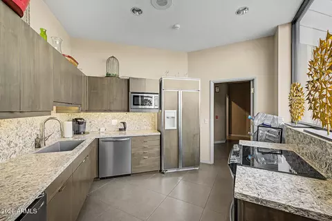 Kitchen - 1040 E Osborn Rd #402, Phoenix, AZ 85014 photo 5 of 5