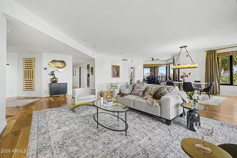 Living - 1040 E Osborn Rd #402, Phoenix, AZ 85014 photo 5 of 7