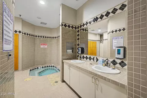 Bath - 1040 E Osborn Rd #402, Phoenix, AZ 85014 photo 8 of 8