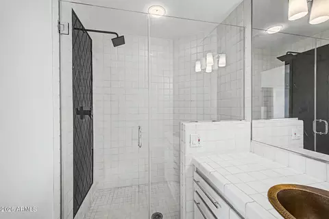Bath - 1040 E Osborn Rd #402, Phoenix, AZ 85014 photo 7 of 8