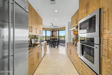 Kitchen - 1040 E Osborn Rd #402, Phoenix, AZ 85014 photo 1 of 5