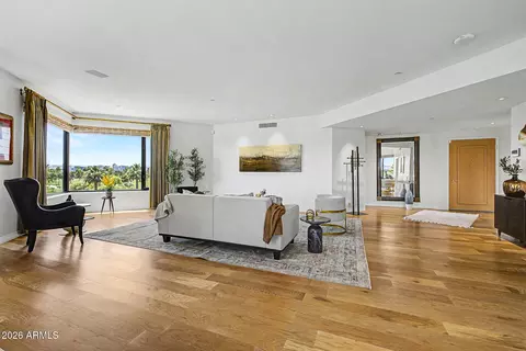 Living - 1040 E Osborn Rd #402, Phoenix, AZ 85014 photo 1 of 7