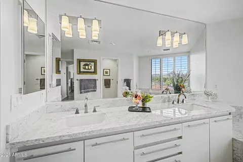 Bath - 1040 E Osborn Rd #402, Phoenix, AZ 85014 photo 3 of 8