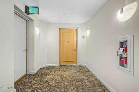 Entry Way - 1040 E Osborn Rd #402, Phoenix, AZ 85014 photo 2 of 8