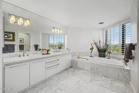 Bath - 1040 E Osborn Rd #402, Phoenix, AZ 85014 photo 2 of 8