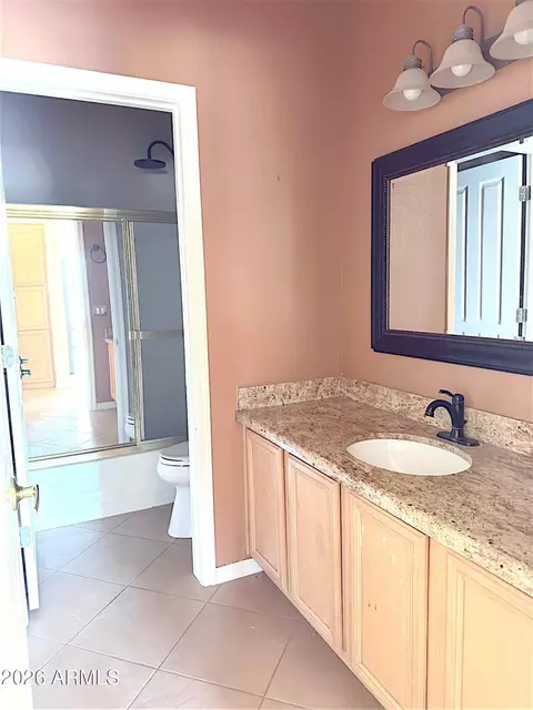 Bath - 1127 E Joy Ranch Rd, Phoenix, AZ 85086 photo 3 of 4