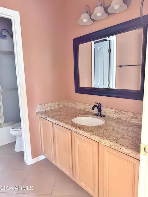 Bath - 1127 E Joy Ranch Rd, Phoenix, AZ 85086 photo 4 of 4