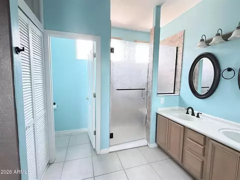 Bath - 1127 E Joy Ranch Rd, Phoenix, AZ 85086 photo 1 of 4