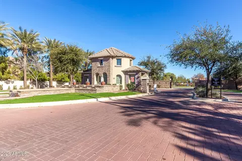 View/Area - 1821 E Bernie Ln #103, Gilbert, AZ 85295 photo 3 of 6