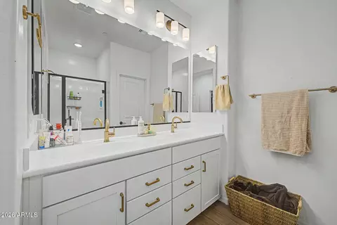 Bath - 1821 E Bernie Ln #103, Gilbert, AZ 85295 photo 1 of 2