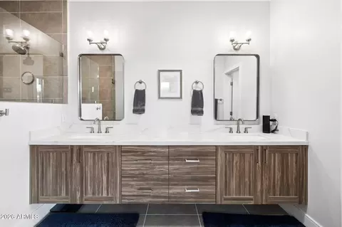 Bath - 167 E Lexington Ave, Gilbert, AZ 85234 photo 3 of 8