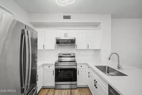 Kitchen - 166 W Laurel Ct, Gilbert, AZ 85233 photo 3 of 4