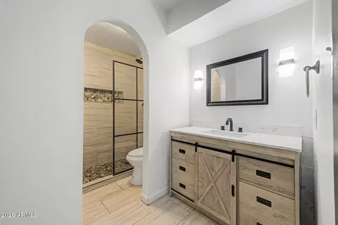 Bath - 4050 E Alan Ln, Phoenix, AZ 85028 photo 3 of 4