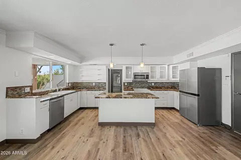 Kitchen - 4050 E Alan Ln, Phoenix, AZ 85028 photo 2 of 3