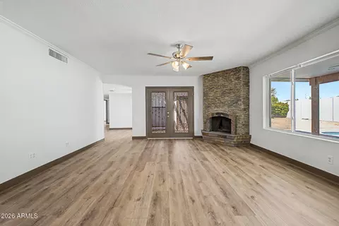 Living - 4050 E Alan Ln, Phoenix, AZ 85028 photo 4 of 5