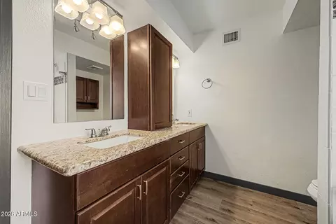 Bath - 4050 E Alan Ln, Phoenix, AZ 85028 photo 1 of 4