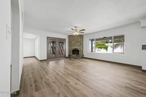 Living - 4050 E Alan Ln, Phoenix, AZ 85028 photo 3 of 5
