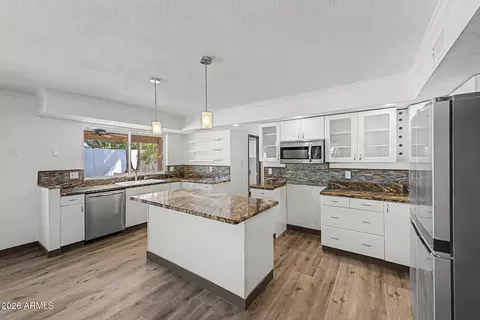 Kitchen - 4050 E Alan Ln, Phoenix, AZ 85028 photo 1 of 3