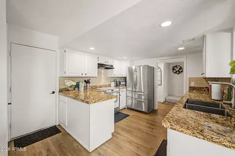 Kitchen - 2334 E Gelding Dr, Phoenix, AZ 85022 photo 3 of 4