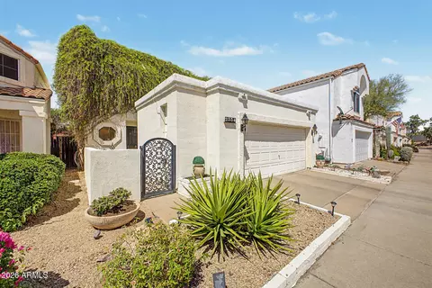 2334 E Gelding Dr, Phoenix, AZ 85022