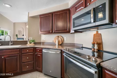 Kitchen - 6712 E Saddleback Cir, Mesa, AZ 85215 photo 4 of 6