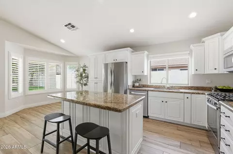Kitchen - 2204 S Quartz Ct, Gilbert, AZ 85295 photo 3 of 5