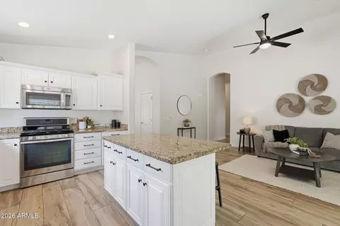 Kitchen - 2204 S Quartz Ct, Gilbert, AZ 85295 photo 2 of 5