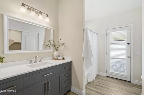 Bath - 2204 S Quartz Ct, Gilbert, AZ 85295 photo 2 of 3